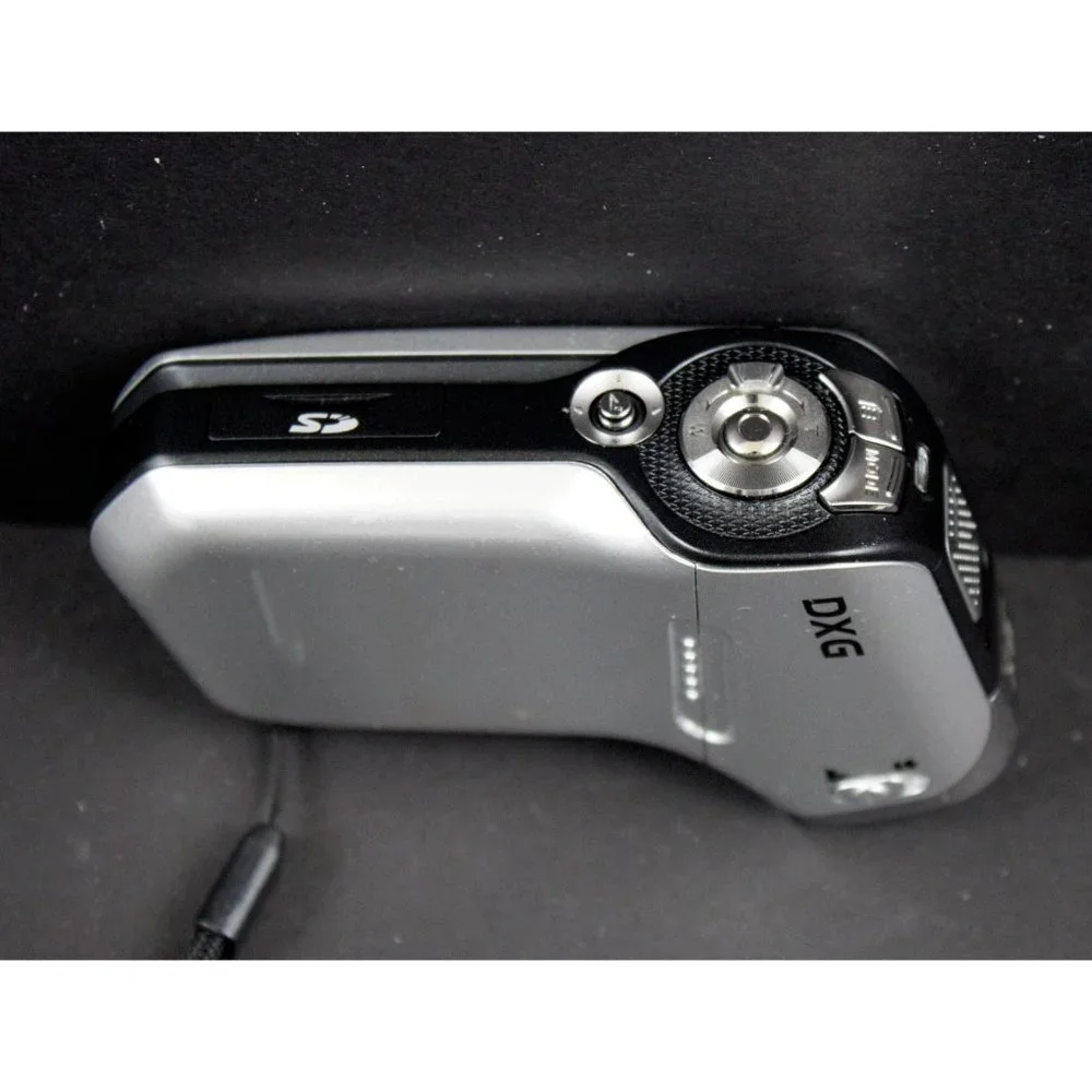 DXG QuickShots DXG-5B6V‎ 32 MB Camcorder - Silver